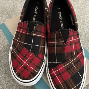 Tom’s women’s Slip On Canvas shoes size 8